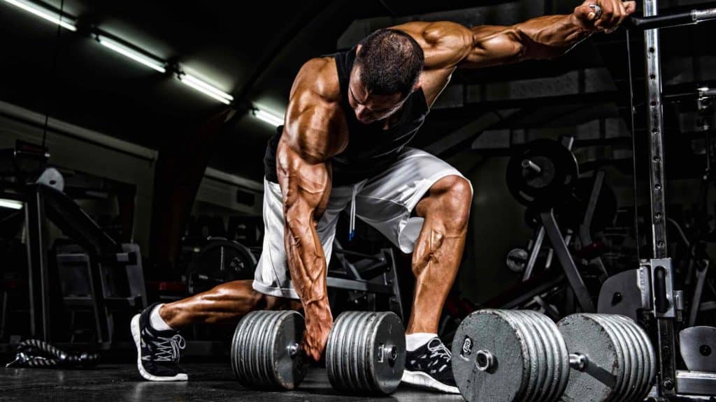 Man working out lifting weights with a healthy mindset